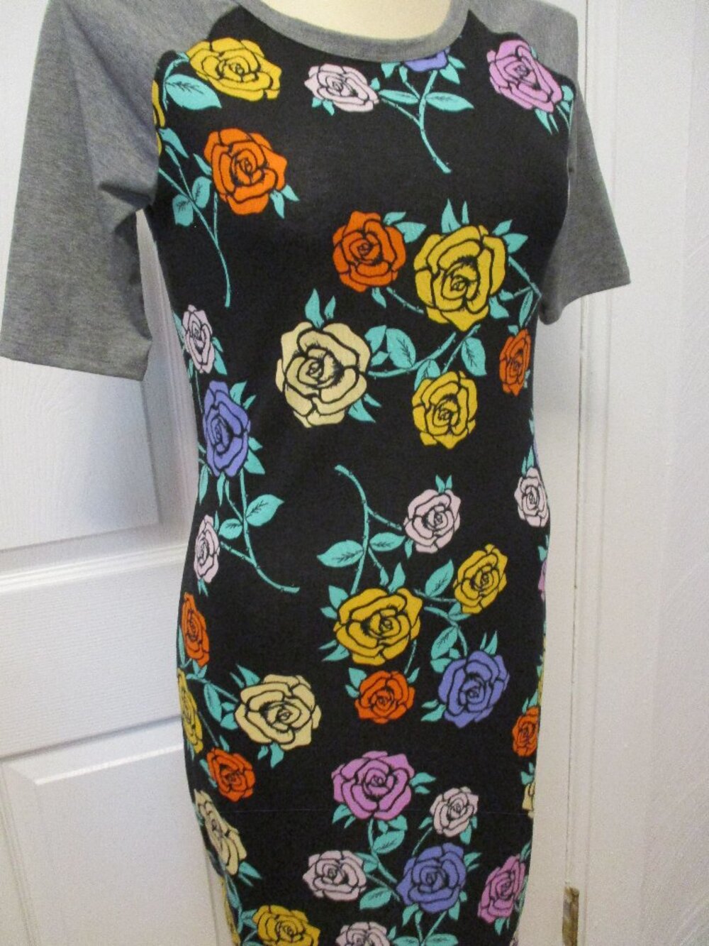 Lularoe Julia Dress Black Multicolored Roses Short Sleeves - Picture 9 of 10